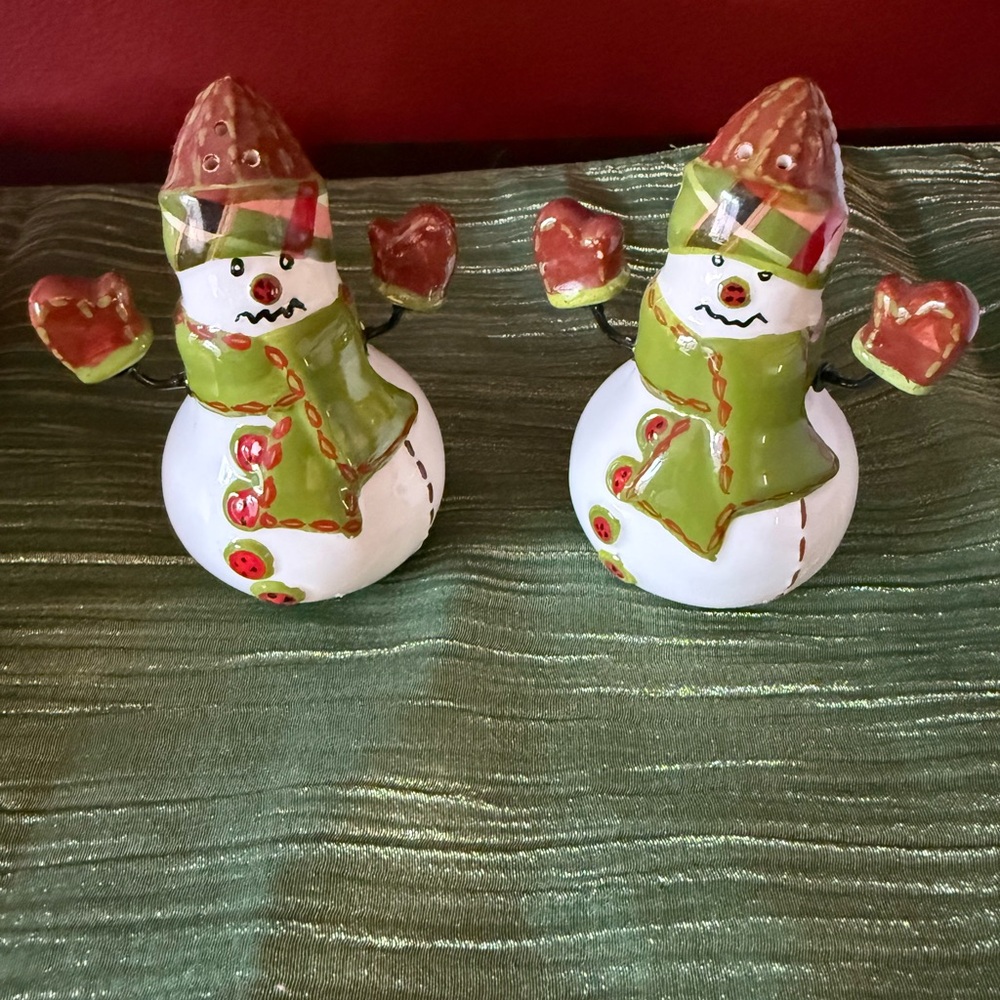 Festive Snowman Salt & Pepper Shakers NEW